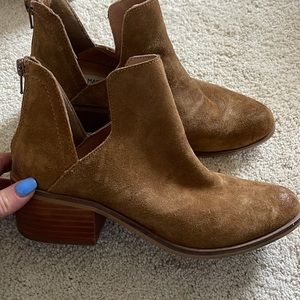 Cute out ankle booties